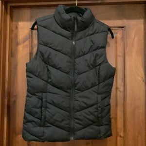 Aeropostale black puffy vest size M